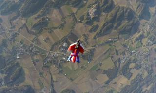 翼装飞行天门山摔死